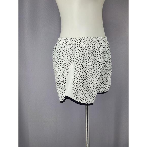 Nike Dri-FIT Athletic Running Shorts Teens XL White Black Print Liner - Picture 2 of 16